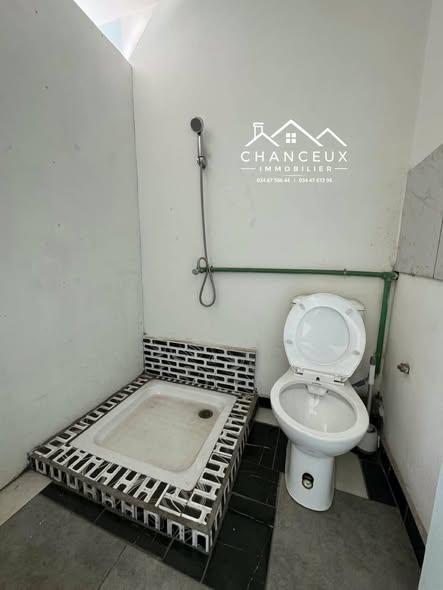 Local commercial 2 ch. 20 m² à louer — Alarobia - photo 5