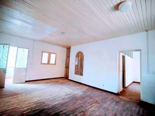 Appartement 2 ch. à louer — Ambohitsoa - photo 1
