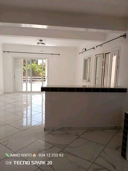 Appartement 3 ch. à louer — Talatamaty - photo 2