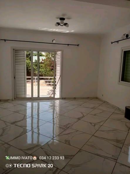 Appartement 3 ch. à louer — Talatamaty - photo 3