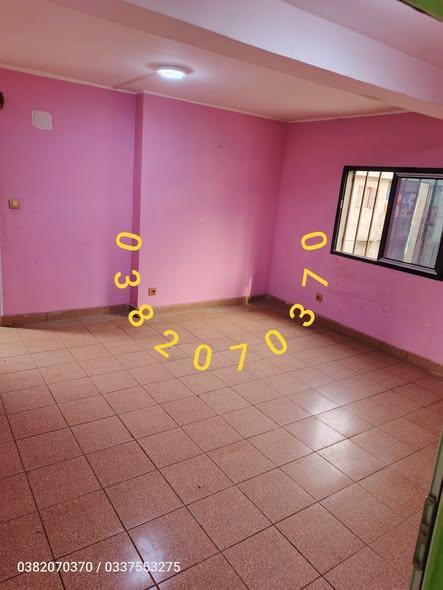 Bureau 1 ch. à louer — 67ha - photo 1