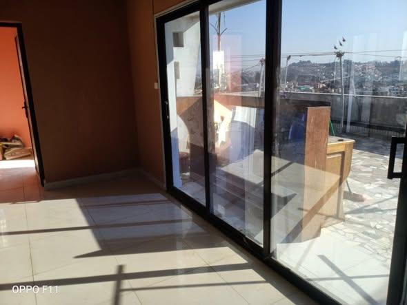 Appartement 2 ch. à louer — Ampasapito - photo 2