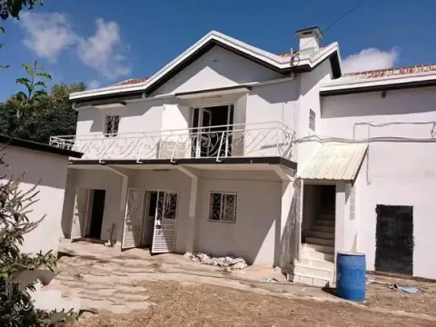 Maison 2 ch. à louer — Antehiroka — 1 400 000 Ar | Fonenako