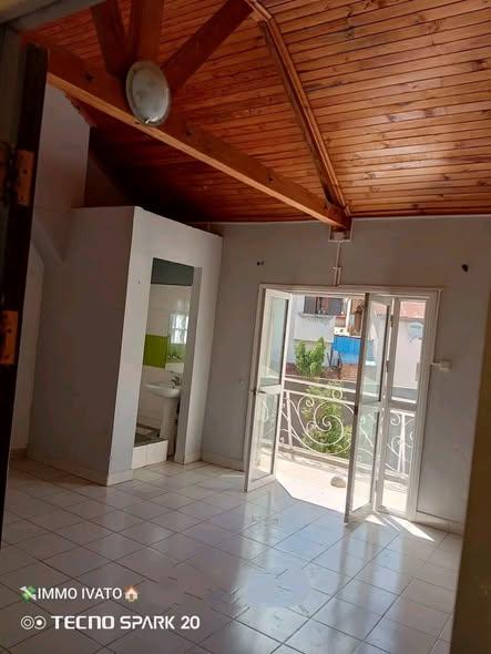 Maison 2 ch. à louer — Antehiroka - photo 2