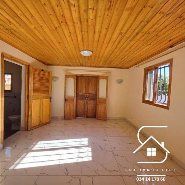 Maison 2 ch. à louer — Mandrosoa - photo 3