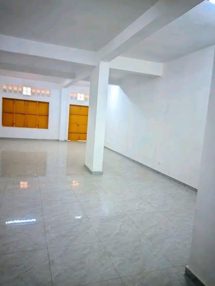 Local commercial 100 m² à louer — Toamasina - photo 4
