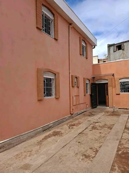 Maison 3 ch. à louer — Ambatobe - photo 2