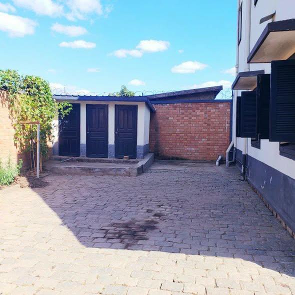 Entrepôt 3 ch. 100 m² à louer — Ambohimanarina - photo 2