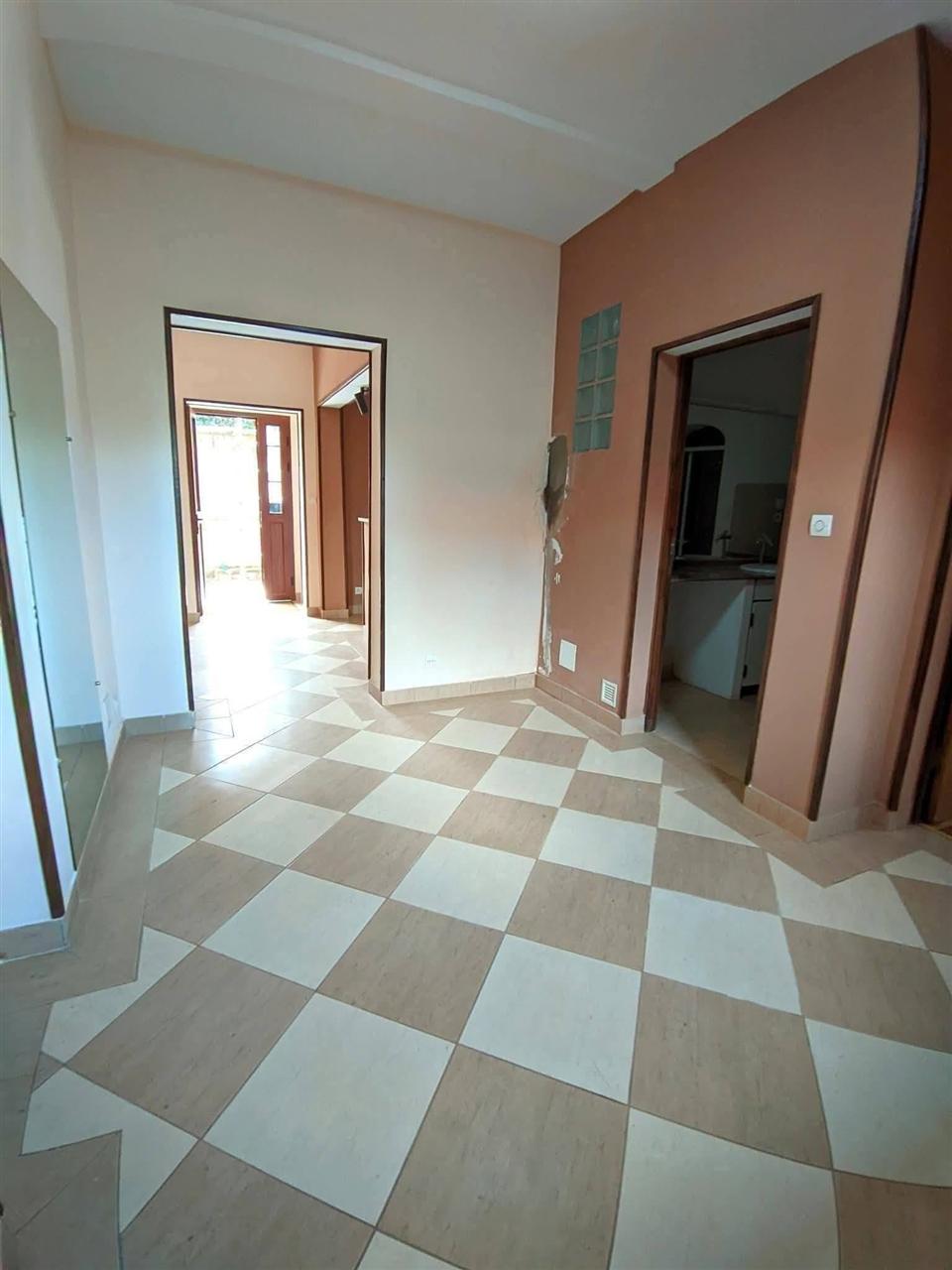 Appartement T3 non meublé — Andraisoro, Antananarivo - photo 4