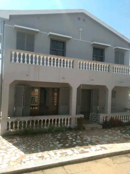 Maison 5 ch. à louer — Alasora - photo 1