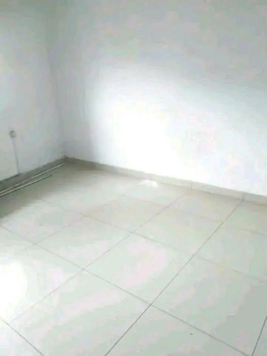 Trano Ahofa 1 ch. à louer — Antaninandro - photo 1