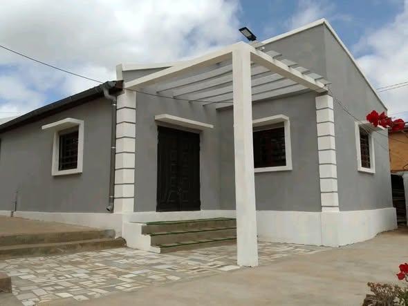 Maison 3 ch. à louer — Mandrosoa - photo 1