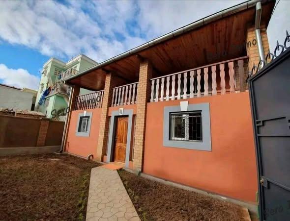 Maison 3 ch. à louer — Ankorondrano - photo 1