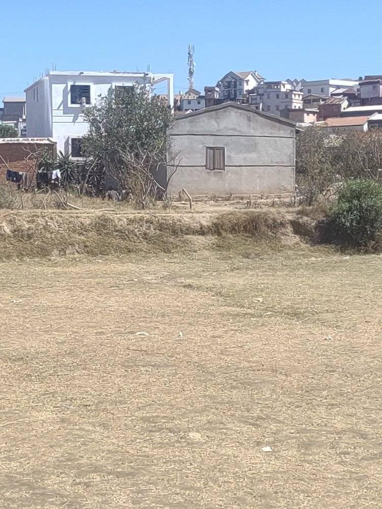 Terrain à bâtir, superficie au choix — Fenoarivo, Antananarivo - photo 3