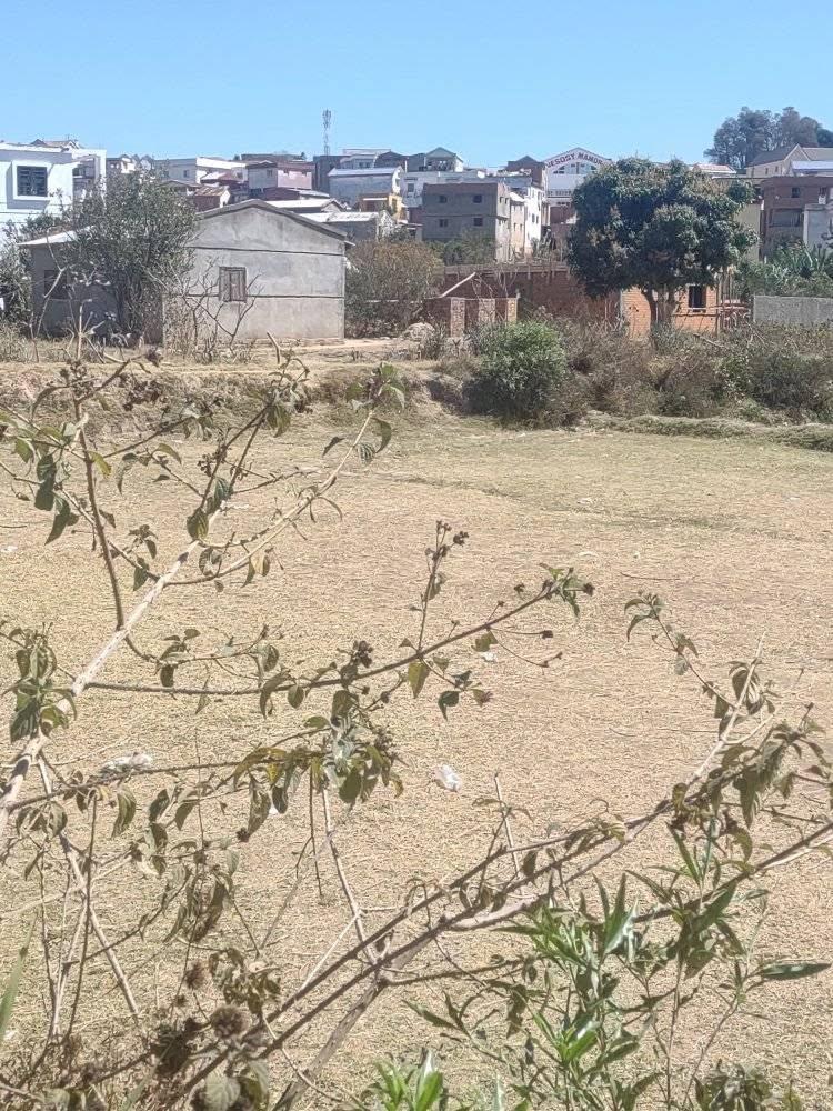 Terrain à bâtir, superficie au choix — Fenoarivo, Antananarivo - photo 5