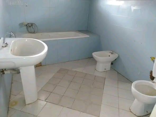 Maison 5 ch. à vendre — Ambatoroka - photo 4