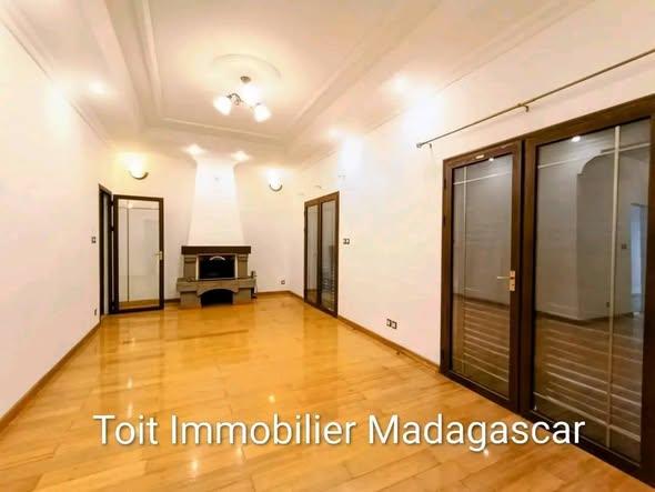 Appartement 1 ch. à louer — Mandrosoa - photo 3