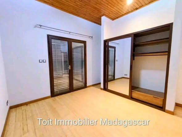 Appartement 1 ch. à louer — Mandrosoa - photo 4