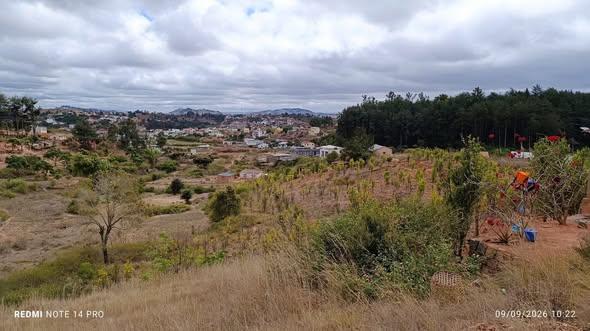 Terrain 6 060 m² à vendre — Alasora - photo 2