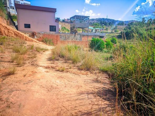 Terrain 300 m² à vendre — Ambohimangakely - photo 1