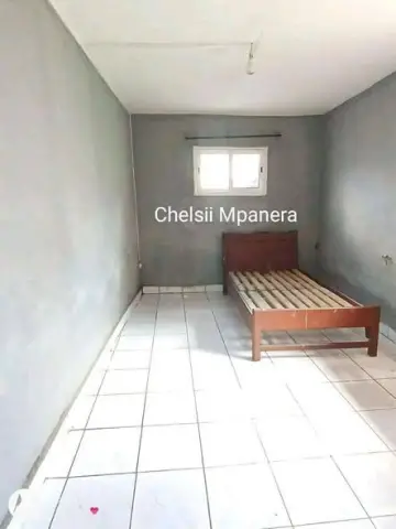 Trano Ahofa à louer — Tsimbazaza — 250 000 Ar | Fonenako