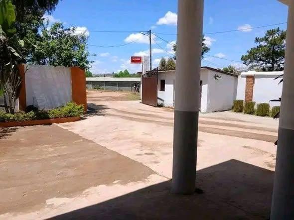 Entrepôt 1 000 m² à louer — Ambohimanambola - photo 1