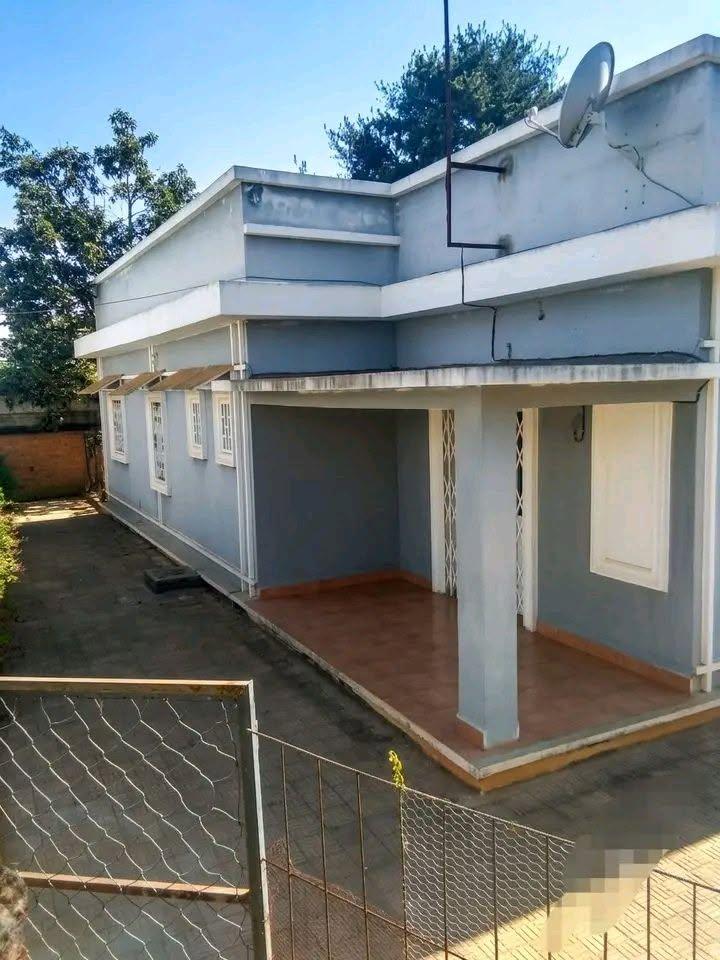 Villa basse 3 chambres — Ankadikely, Antananarivo - photo 1