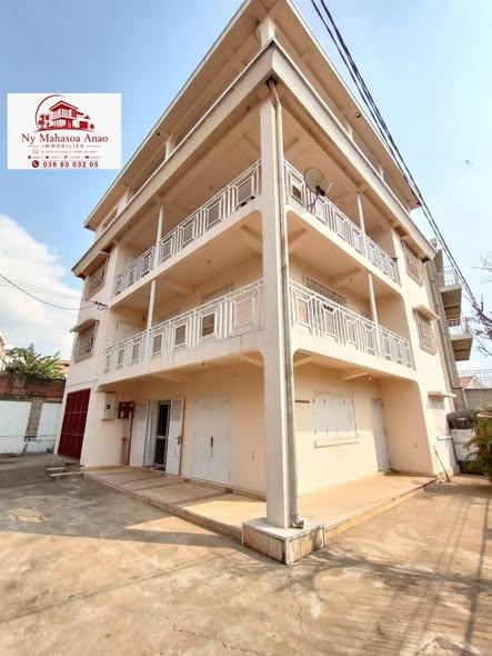 Appartement 5 ch. à louer — Mahazoarivo - photo 1