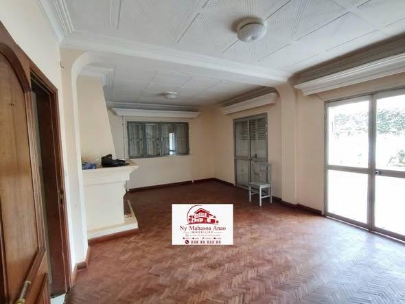 Appartement 5 ch. à louer — Mahazoarivo - photo 2