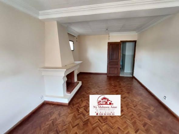 Appartement 5 ch. à louer — Mahazoarivo - photo 4