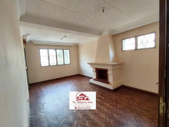 Appartement 5 ch. à louer — Mahazoarivo - photo 5