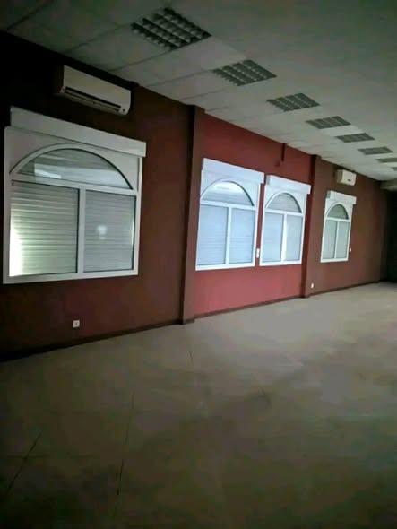 Bureau 200 m² à louer — Toamasina - photo 1