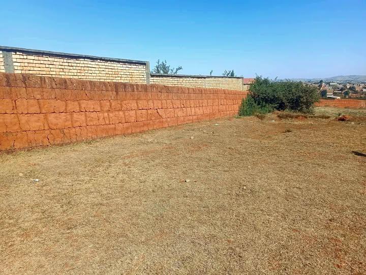 Terrain 5 600 m² à vendre — Ambohidratrimo · 70 000 Ar/m² - photo 1