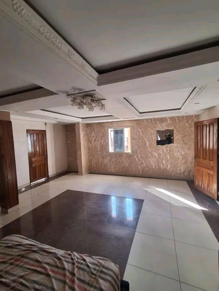 Maison 10 ch. à louer — Ambohimangakely - photo 2