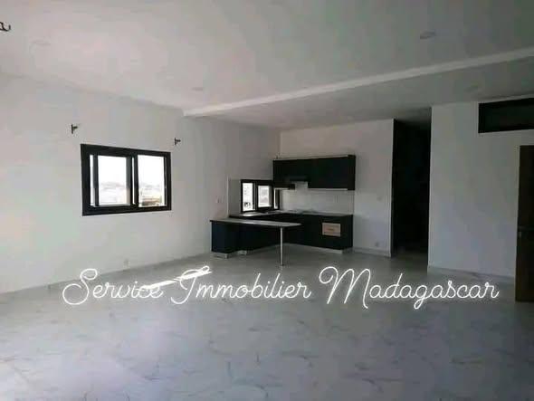 Immeuble 2 ch. à louer — Ankorondrano - photo 1