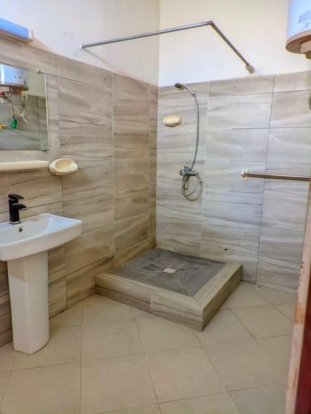 Appartement 3 ch. à louer — Ambohijafy - photo 5