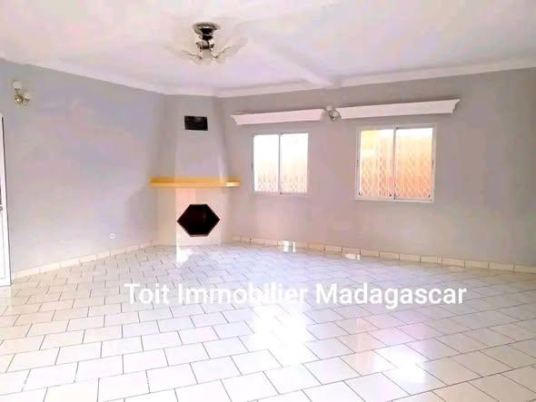 Maison 1 ch. à vendre — Talatamaty - photo 3