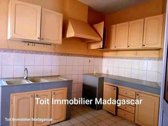 Maison 1 ch. à vendre — Talatamaty - photo 4