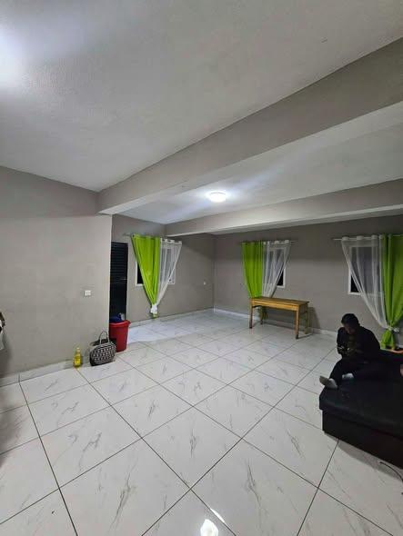 Maison 4 ch. à louer — Ambatomaro - photo 1