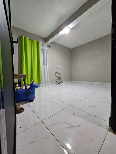 Maison 4 ch. à louer — Ambatomaro - photo 2