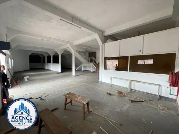 Entrepôt 1 000 m² à louer — Ambatolampy - photo 3