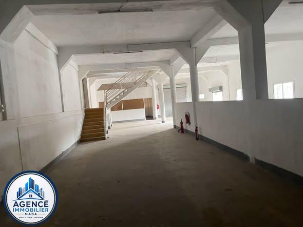 Entrepôt 1 000 m² à louer — Ambatolampy - photo 5
