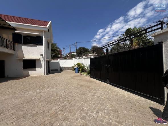Appartement 3 ch. à louer — Ambohibao - photo 2