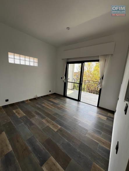 Appartement 3 ch. à louer — Ambohibao - photo 5