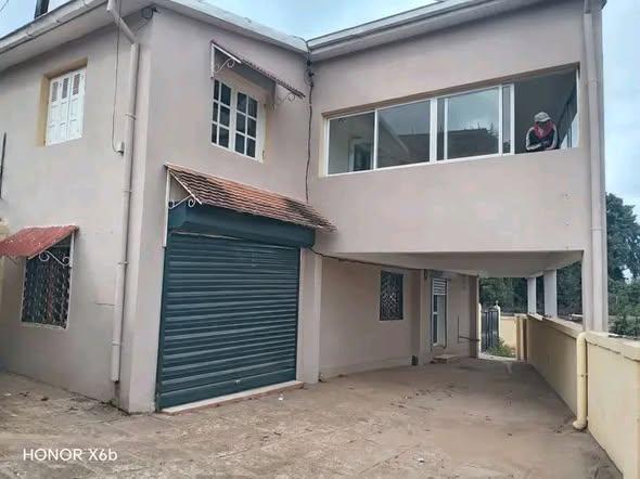 Maison 4 ch. à louer — Ambatoroka - photo 1