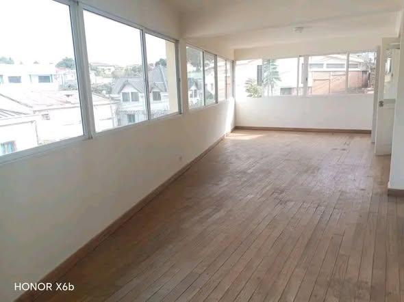 Maison 4 ch. à louer — Ambatoroka - photo 4