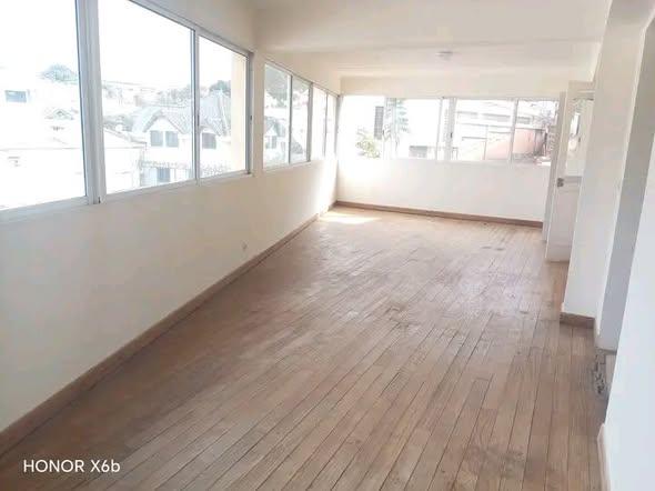 Maison 4 ch. à louer — Ambatoroka - photo 5