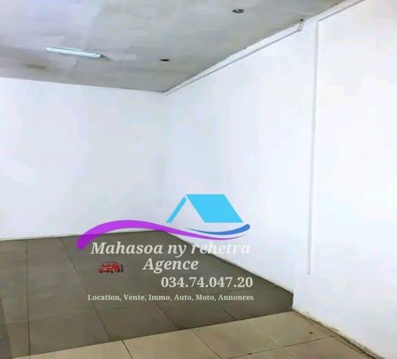 Local commercial 96 m² à louer — Ankadimbahoaka - photo 1