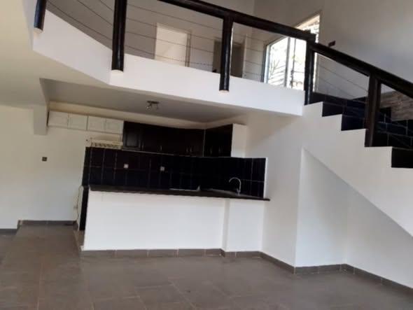 Maison 4 ch. à louer — Ambatoroka - photo 1