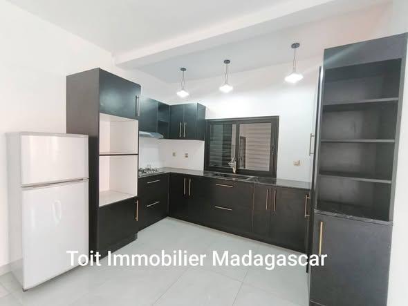 Bureau 1 ch. 150 m² à louer — Talatamaty - photo 2